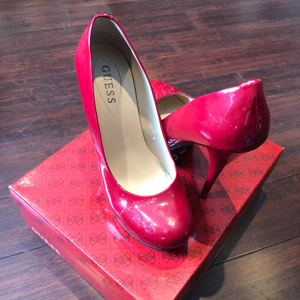 Guess Pumps